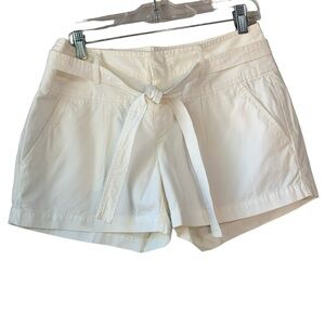Banana Republic winter white 80’s‎ style waist shorts w tie and pockets. Size 4